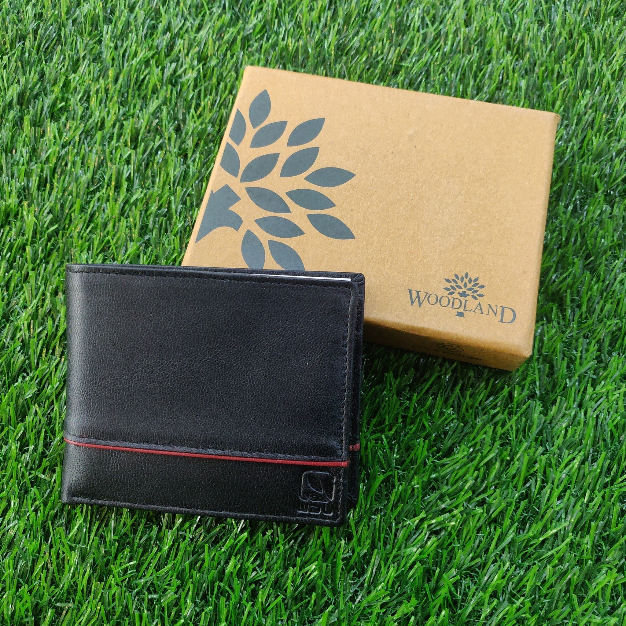 woodlands black lether bi-fold wallet for man
